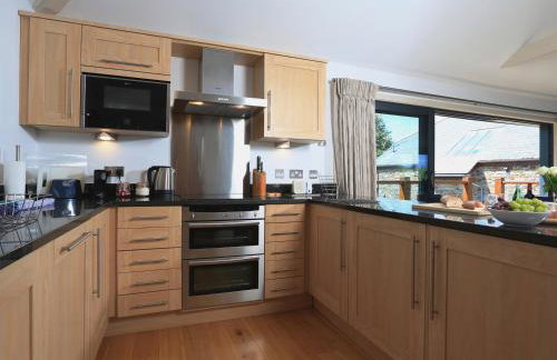 Courtyard Cottage - Photo 13