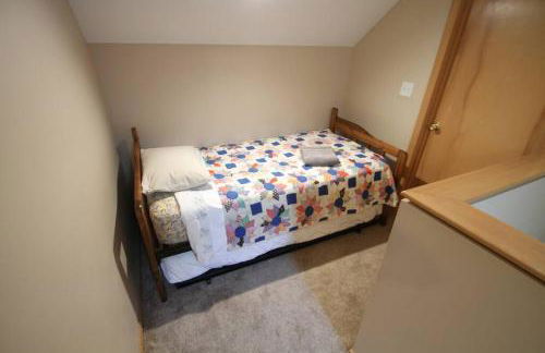 Five Bedroom Colonial Style Home - Foto 41