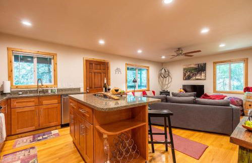 Vino Velo Retreat! Redwoods! Hot Tub!! Fire Table!! BBQ!! Game Room!! Fast WiFi!! Dog Friendly!! - Foto 22