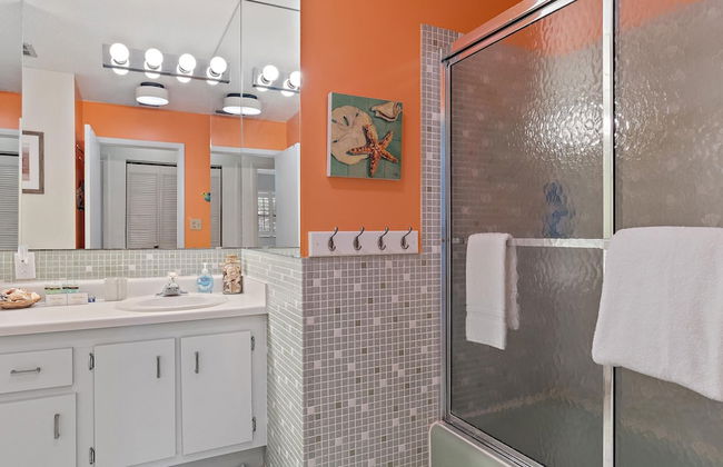 Serenity On Sutton 2 Bedroom Townhouse by RedAwning - Foto 24