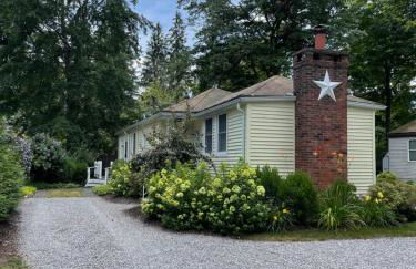 Cozy 2-bedroom Cottage with Access to Bantam Lake - Foto 1