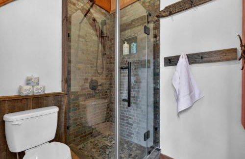 Cozy Mountain Retreat with Hot Tub & Fire Pit - Foto 54