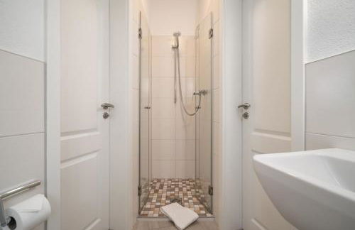 Kugelhaus Phoebe Charmantes Kugelhaus aus Holz am Waldrand des Tollensesees - Foto 24