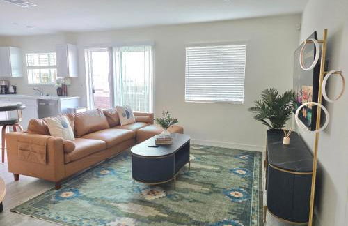 Luxury 4Bed 3Bath Roseville Home near Sports Complex and Galleria Mall - Foto 1