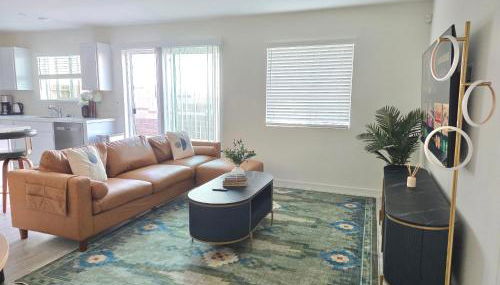 Luxury 4Bed 3Bath Roseville Home near Sports Complex and Galleria Mall - Foto 1