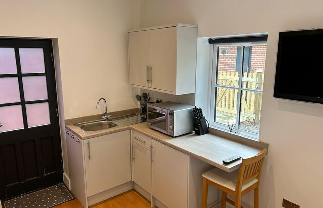 Romantic King Bed Countryside Couples Cabin - Photo 7