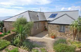 Stunning Old Carthouse with seaview - Photo 1