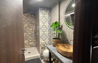 Wood & Stone Guesthouse - Photo 42