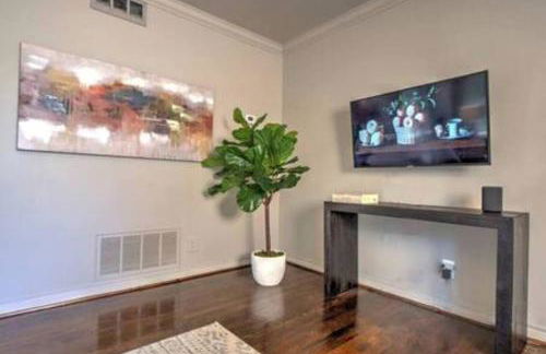 Elevate Your Stay Chic 1-Bed Condo Courtyard - Foto 8