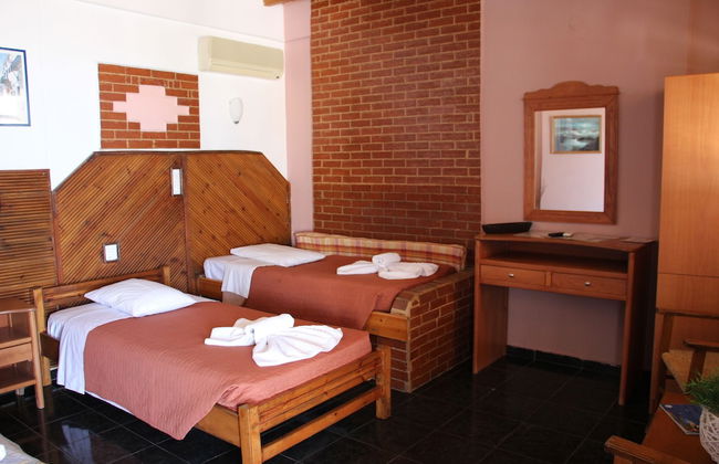 Skala Hotel - Photo 16