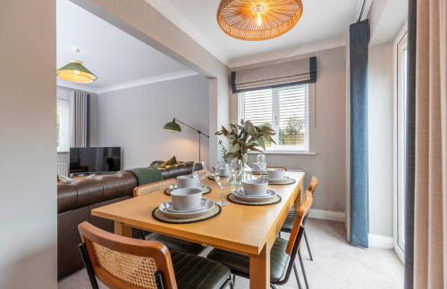 Pass the Keys 4-Bed Home with Garden Parking Near Durham - Foto 3