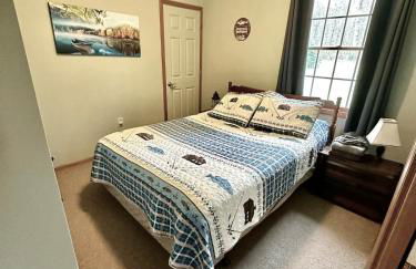 The Game Cabin at Rustic River - Foto 20