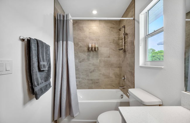 Luxury Home w Heated Pool, Gym, Playground & More! - Foto 30