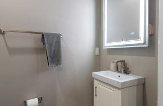 Near Downtown-2 En-Suites - Garage - Sleeps 9 - Foto 36