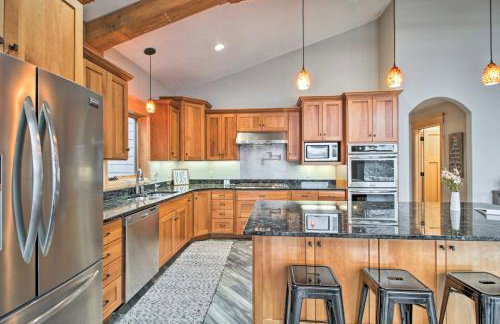 Dock, Hot Tub and Game Room Luxe Lake Latoka Home - Foto 7