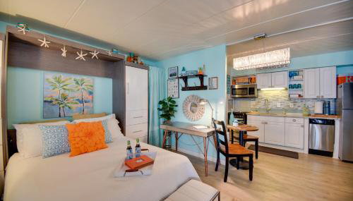 Chic Virginia Beach Retreat - Pool, Steps to Beach - Foto 1