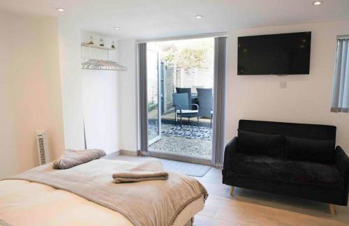 Studio Apartment - Photo 11