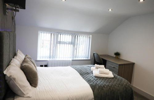 Modern 4 BR flat with 4 ensuites in central Reading - Photo 8