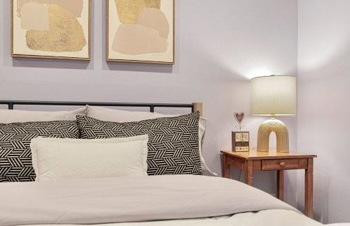 Charming and Spacious House with Relaxing Huge Deck - Foto 26