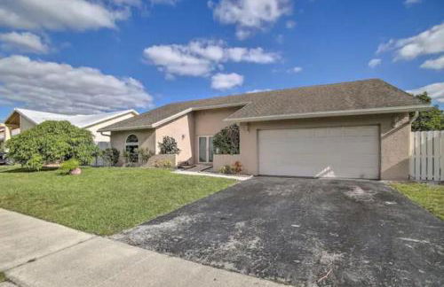 3BR Home with Private Pool near Sawgrass Mills Mall - Foto 2
