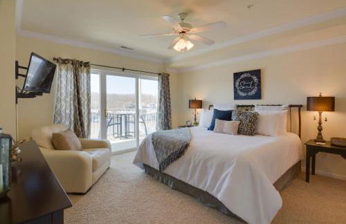 Lake Views and Pool Access Osage Beach Condo - Photo 16