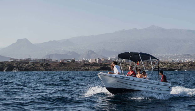 Balade en bateau avec le Teide en toile de fond