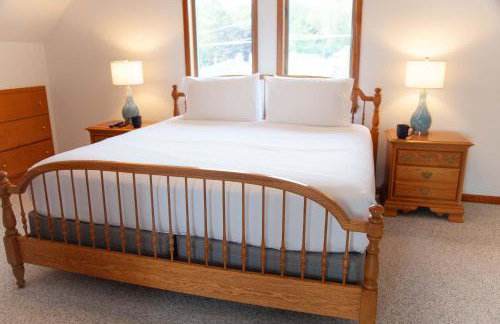 Katies Cottage Lakefront Stay with Hot Tub and Kayaks - Foto 21