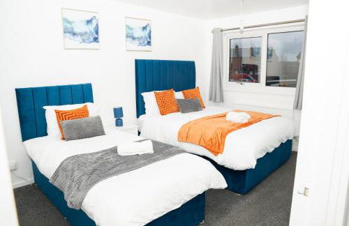 Stylish 3 bed house with free parking - Foto 1