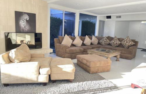 Beautiful 4BD and 3BA Pool Jacuzzi Vacation Home - Foto 13