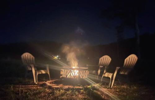 Rustic Chic Alabama Cabin w Loft Fire Pit Pet Friendly Fenced Yard Lake Guntersville - Lucky Lodge - Foto 47