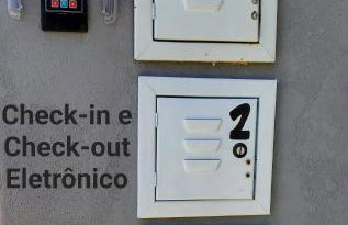 Casa com gramado e aconchegante, próximo a tudo 3 - Foto 2