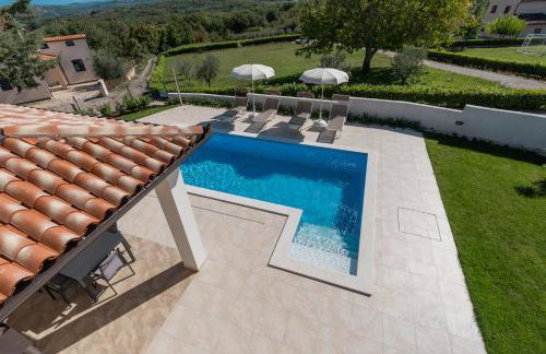 Villa atop the village with stunning view - Foto 30