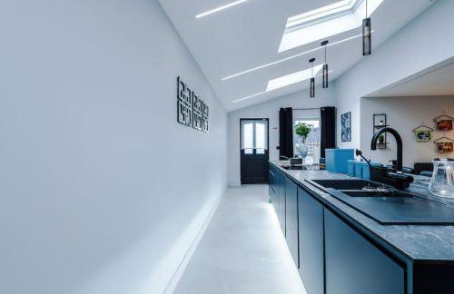 Incredible Home With Games Room, Sleeps 8, Parking Included, Perfect For Groups, Families, Contractors, Professionals - Photo 27