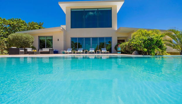 NEW Luxury 4BR Beachfront Villa w Infinity Pool - Foto 5, Habitación