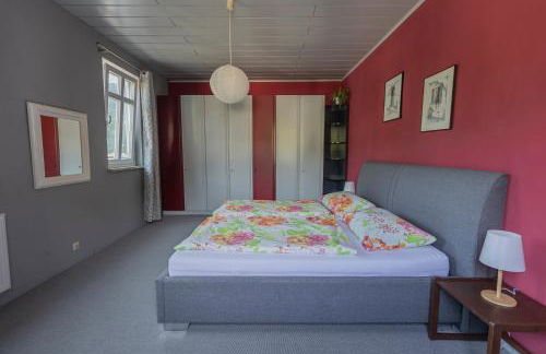 Gemütliches Haus inmitten schöner Natur mit Garten & Parkplatz - Foto 13