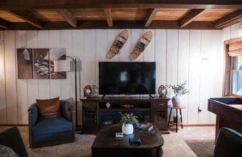 Cozy A-FrameKing BedSkiFire PitSchuss - Foto 9