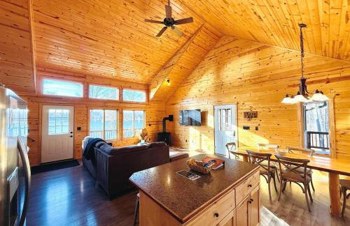 Cozy Lakefront Retreat with Game Room, Outdoor Living and Dock in Wisconsin - Foto 38