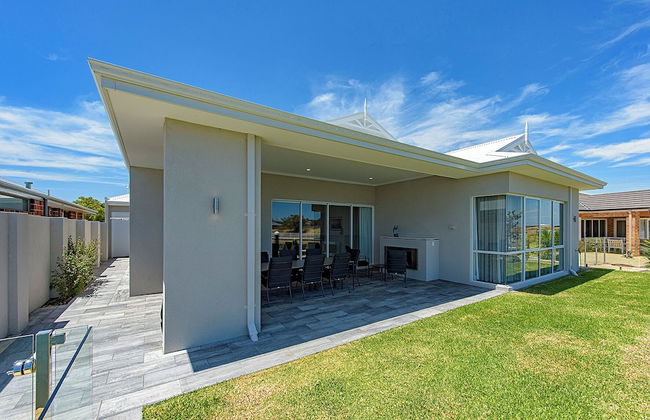 A Waterside Paradise - Foto 26