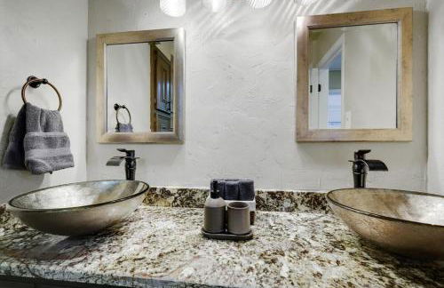 Highland Village - 4BR w Backyard Pool Oasis - Foto 28