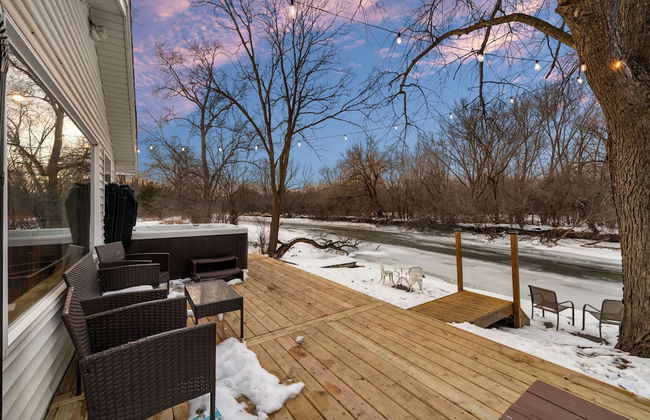 Cozy 3BR Cabin With Hot Tub on Nippersink Creek - Foto 35