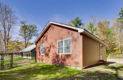 Wooded Retreat with Pet-Friendly Yard in Standish - Foto 21