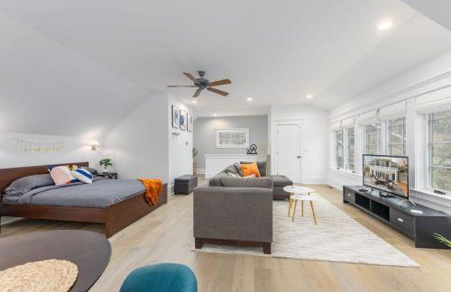 Modern Tudor Style Carriage House - Patio & grill - Foto 10