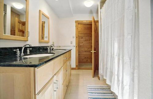 Lakefront Log Home on Huge Lake in Private Cove - Foto 19