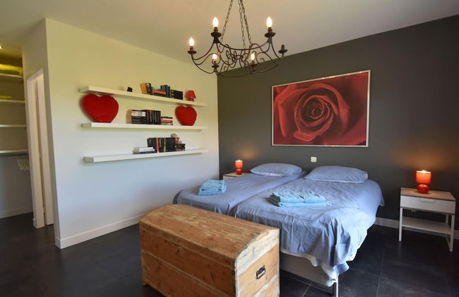 Villa With Heated Pool, Jacuzzi, Sports Field and Stunning Views - Photo 7