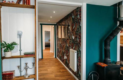 Heron's Perch- A pond-side retreat with cinema room - Photo 19