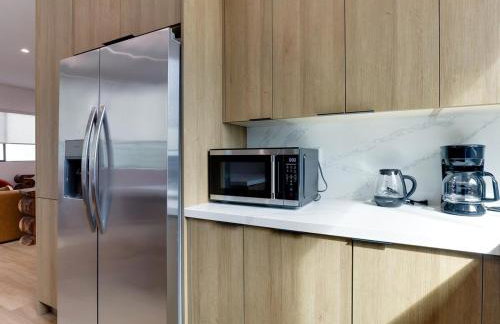 Modern Luxe Retreat Four-Bedroom - Photo 34