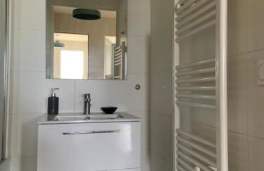 Grand rez de jardin-terrasse avec vue sur la mer - 2 chambres - Photo 14