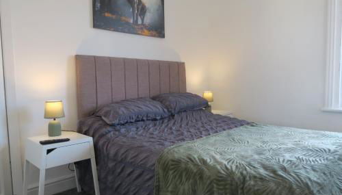 NEW 4 Bed house close to train station and town - Foto 5