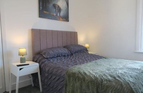 NEW 4 Bed house close to train station and town - Foto 5