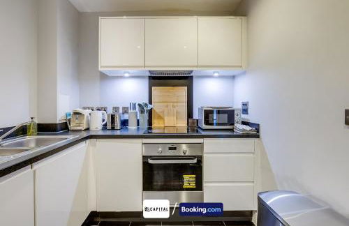 Last-Minute Secure l Sleeps Up to 8 l 2 Bedroom Apt By Capital Retreats Short Lets & Serviced Accommodation London With Balcony, Free WiFi - Foto 5